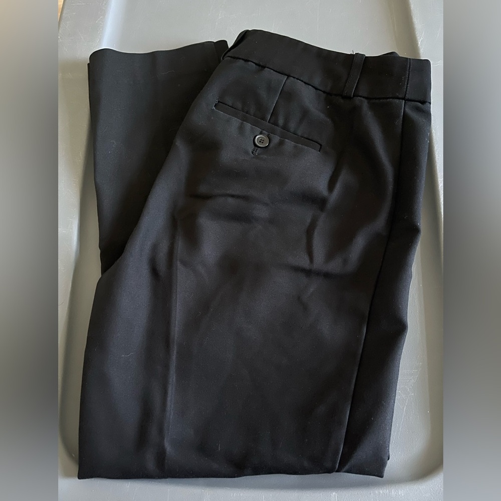 Liz Claiborne Women’s Black Career Pants, size 6